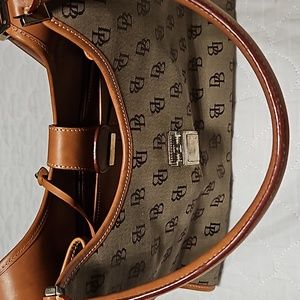 Vintage Dooney & Bourke handbag . M Size. Classic Logo. Canvas material Leather